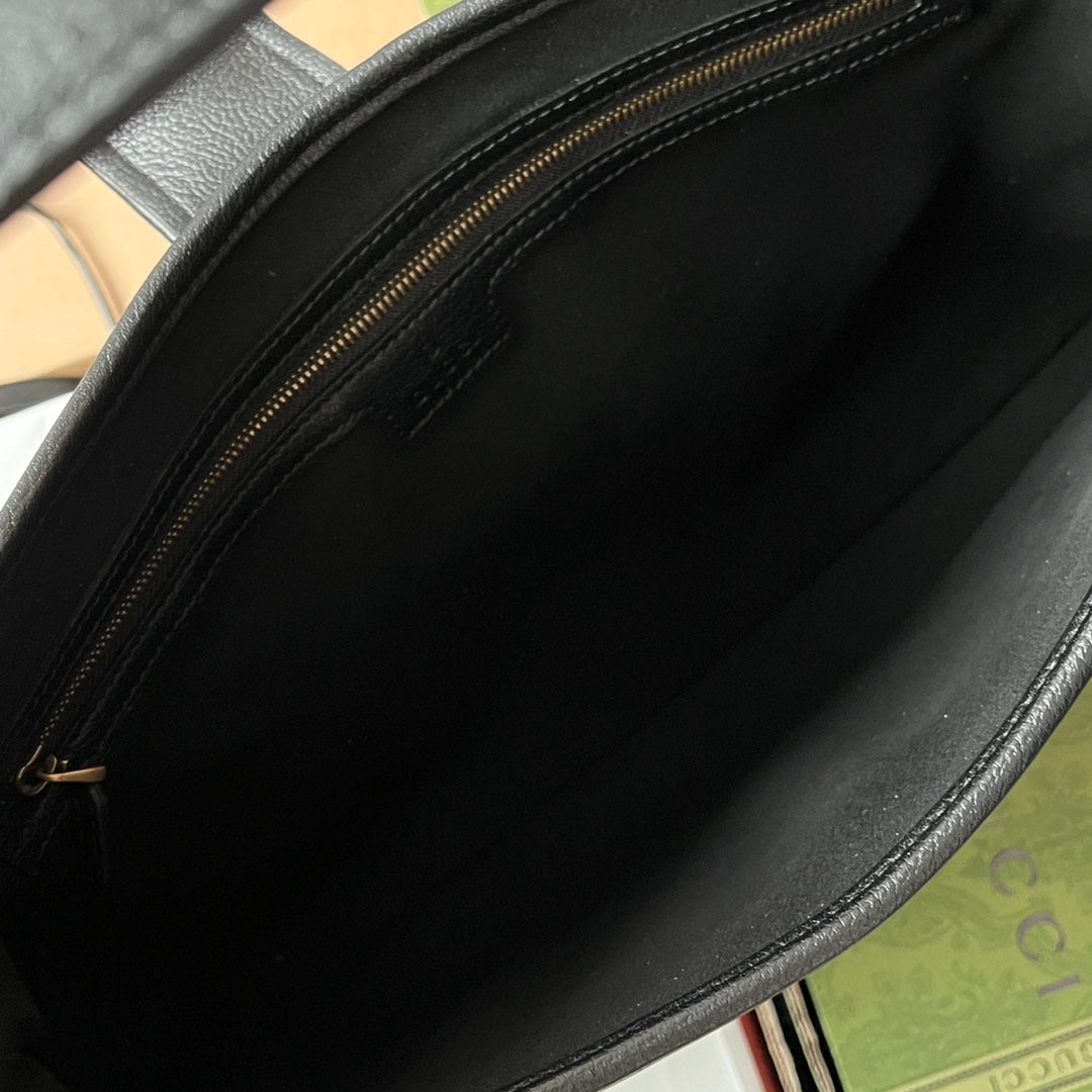 Gucci Horsebit Shoulder Bag 39 in Black Calfskin Gold Hardware