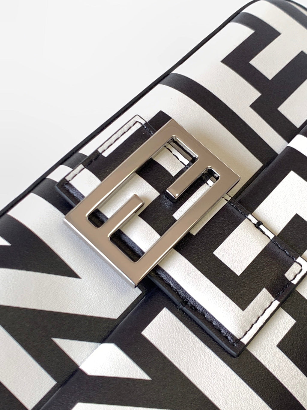 Fendi Fend Roma & Marc Jacobs 27 Bag Black White Leather Shw
