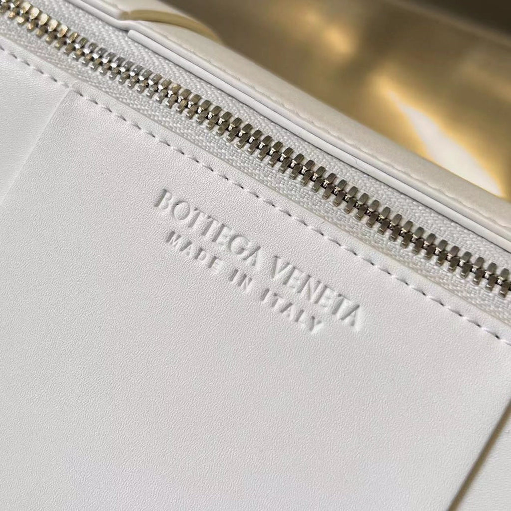 Bottega Veneta Cylinder Cassette 30 in White Calfskin Bag