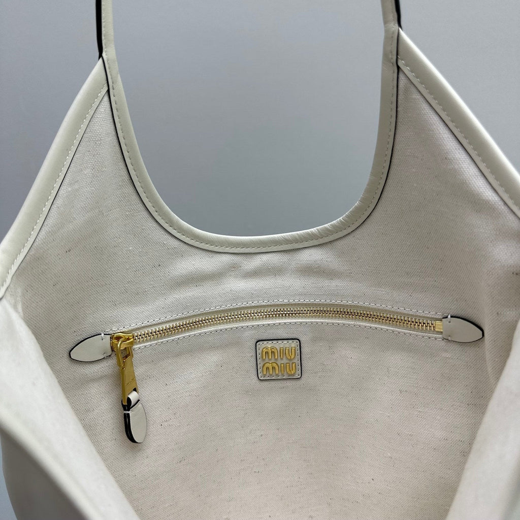 Hobo 40 Tote in White Calfskin