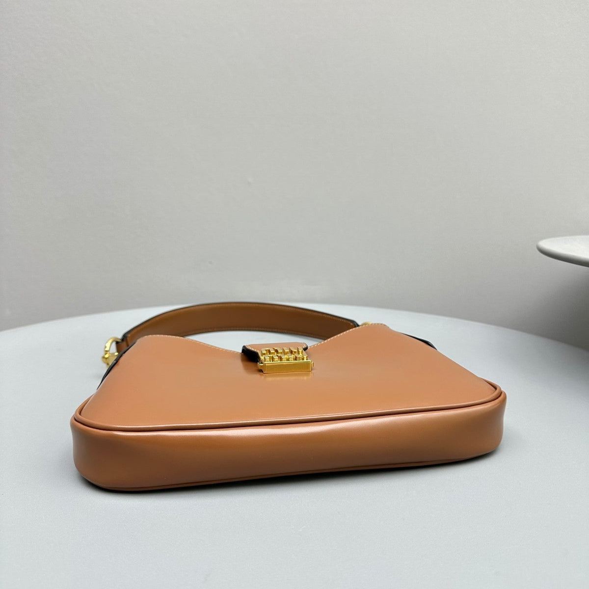 Hobo 28 City Shouder Bag in Cinnamon Brown Calfskin