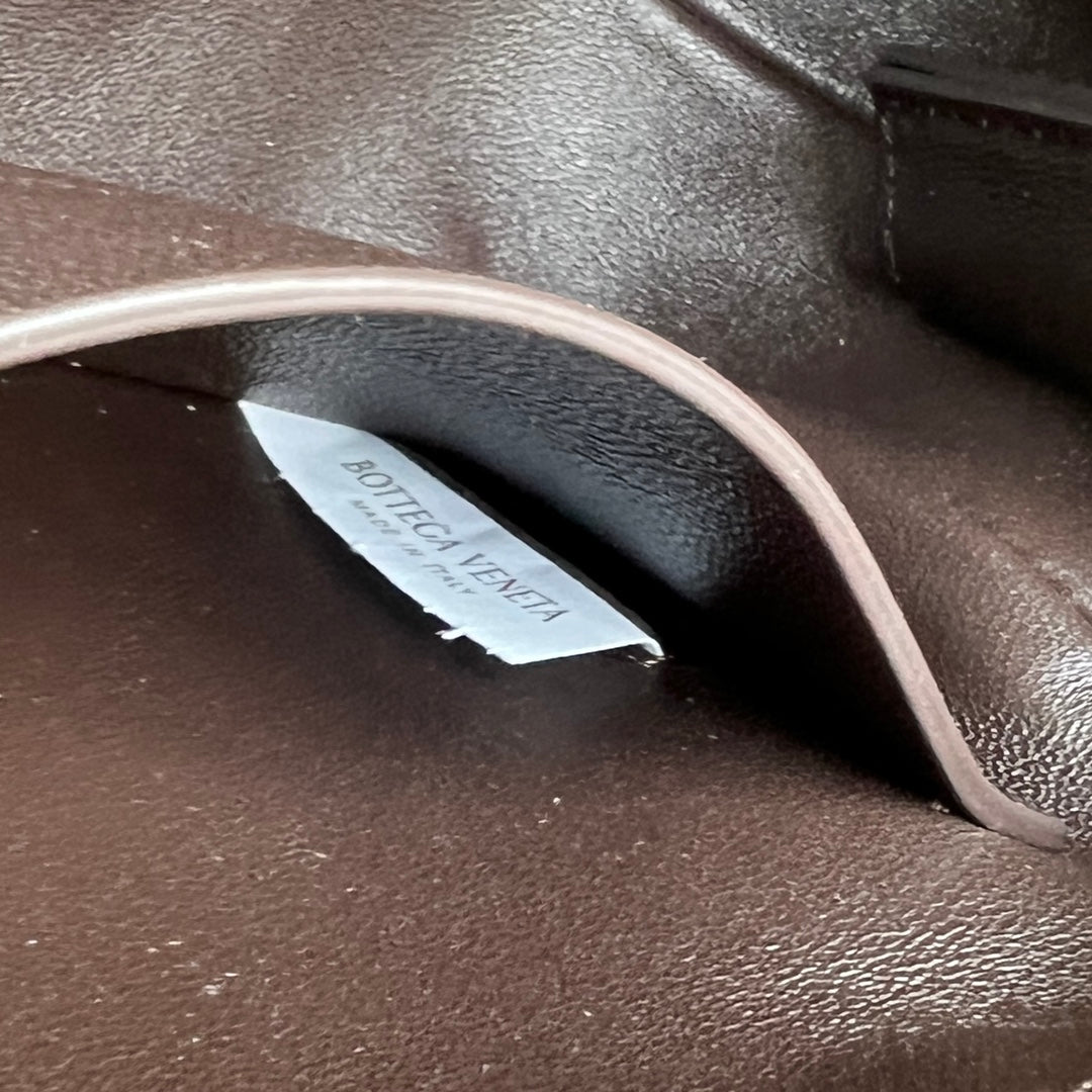 Bottega Veneta Concert Pouch 18 in Fondant Lambskin