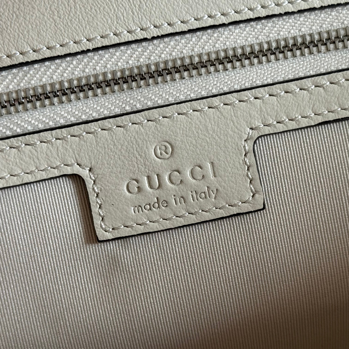 Gucci 26S Marmont Bag 37 in Cream White Calfskin