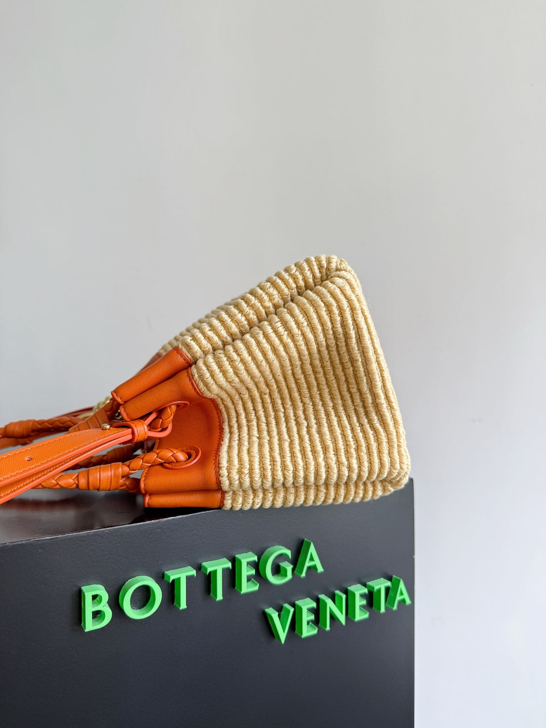 Bottega Veneta 25S Small Parachute 20 in Burned Orange Calfskin and Raffia Bag