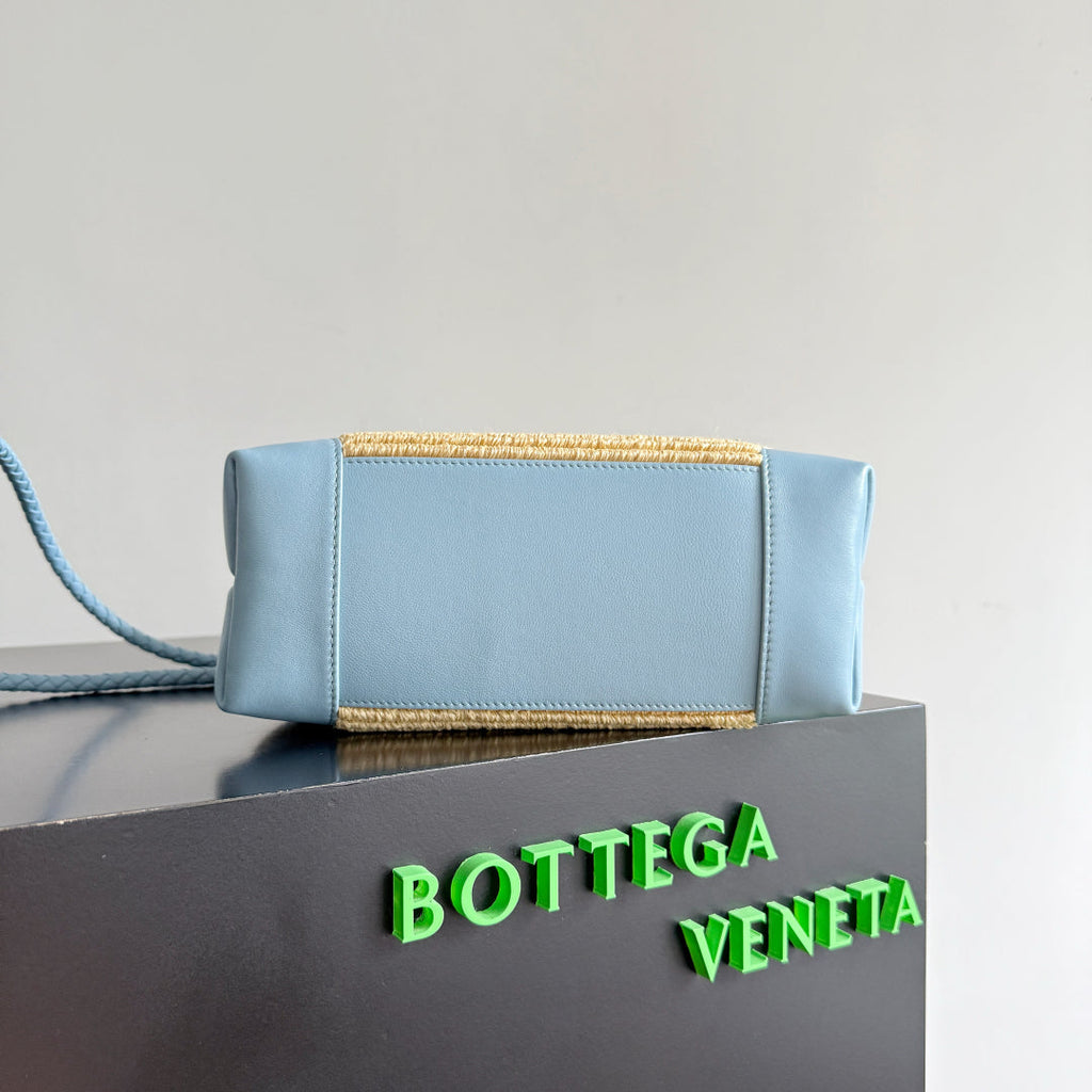 Bottega Veneta 25S Small Andiamo 25 in Light Blue Calfskin and Raffia Bag