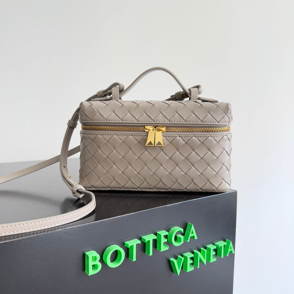 Bottega Veneta 25S Bang Bang 22 in Warm Gray Intrecciato Calfskin Gold Hardware Bag