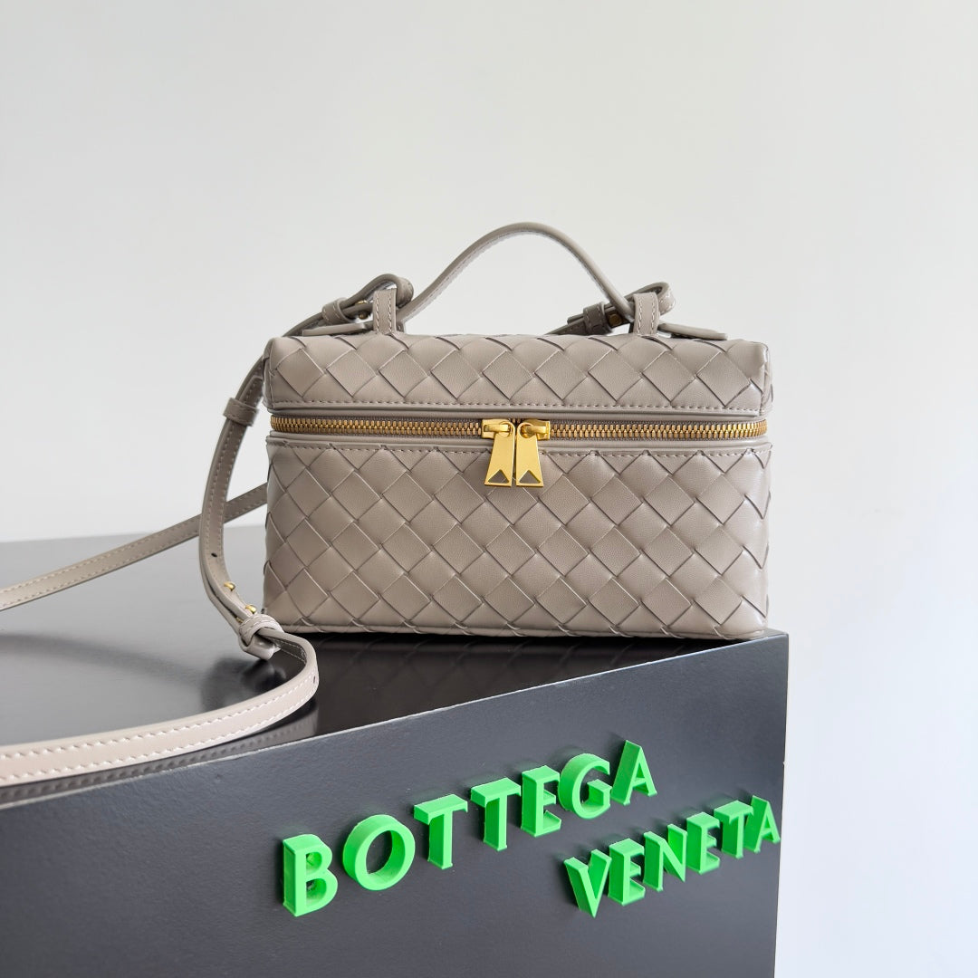 Bottega Veneta 25S Bang Bang 22 in Warm Gray Intrecciato Calfskin Gold Hardware Bag