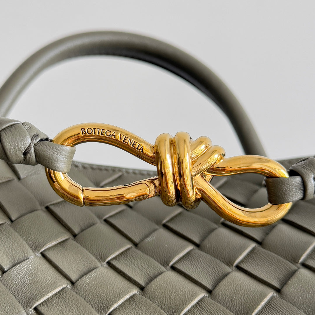 Bottega Veneta 25S Medium Andiamo 32 in Olive Green Calfskin Gold Hardware Bag