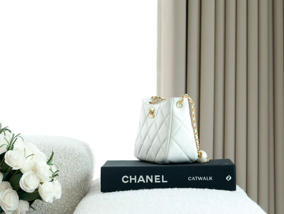 Chanel 25S Hobo Bag 19.5 cm in White Calfskin with Gold Hardware