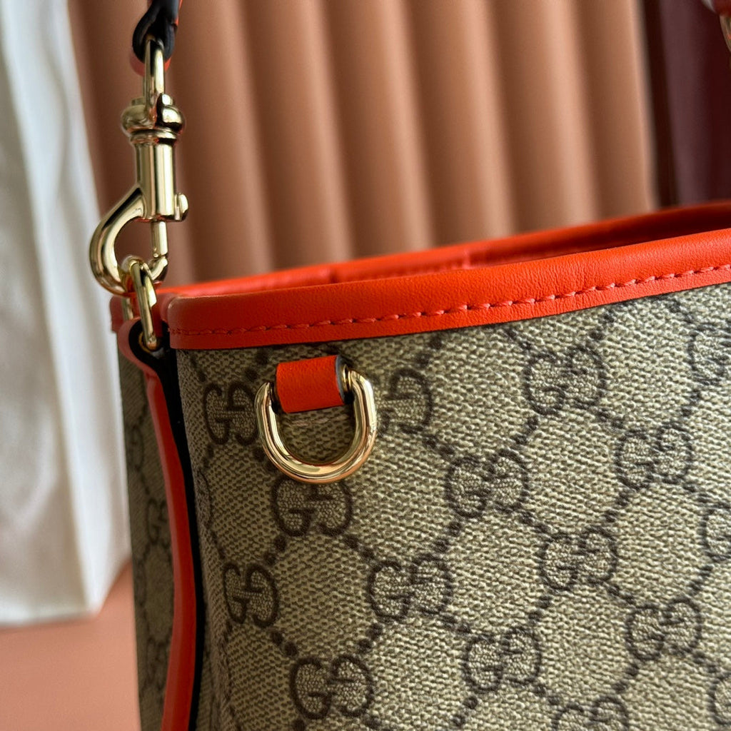 Gucci 25S Emblem Mini Bag 19 in Beige and Black Calfskin