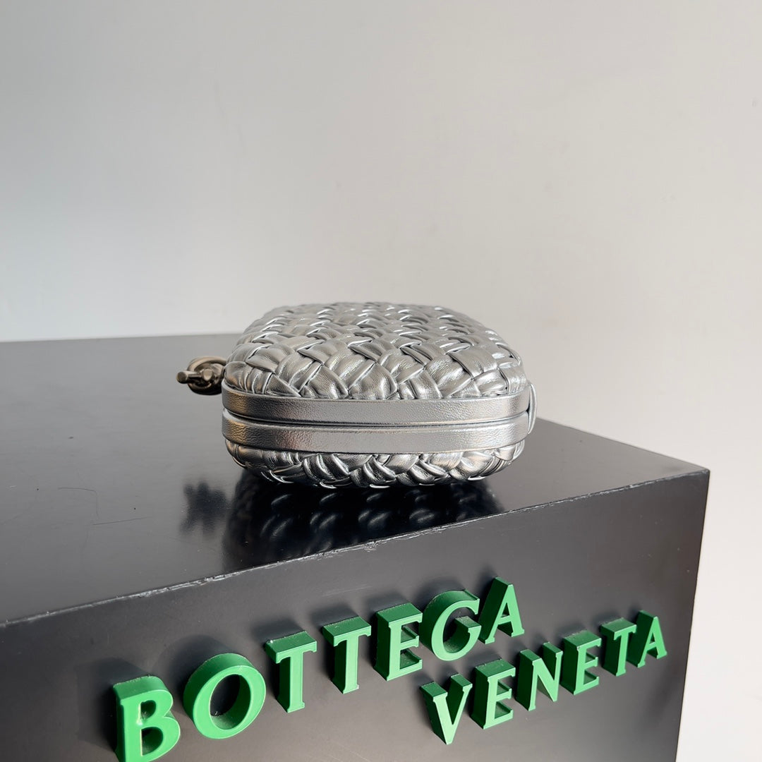 Bottega Veneta Classic Knot 20 in Silver Lambskin Bag