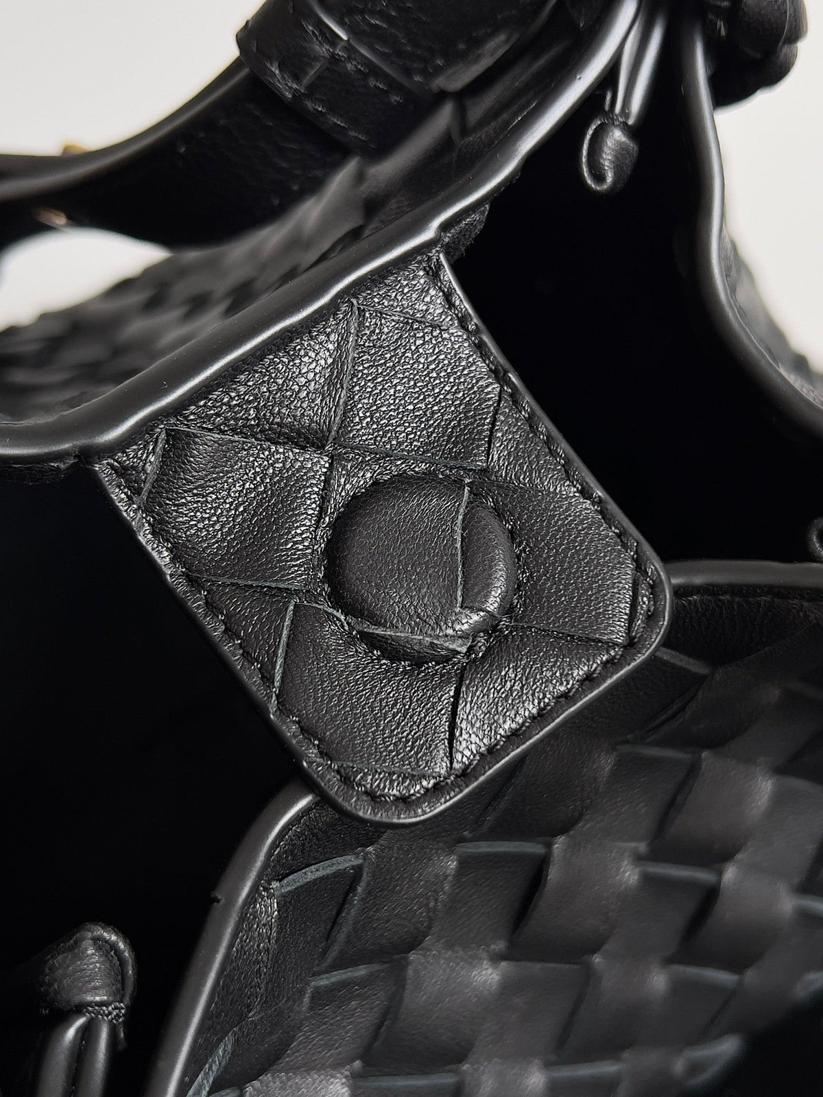 Bottega Veneta Bv Small Parachute 21 Black Lambskin Ghw Bag