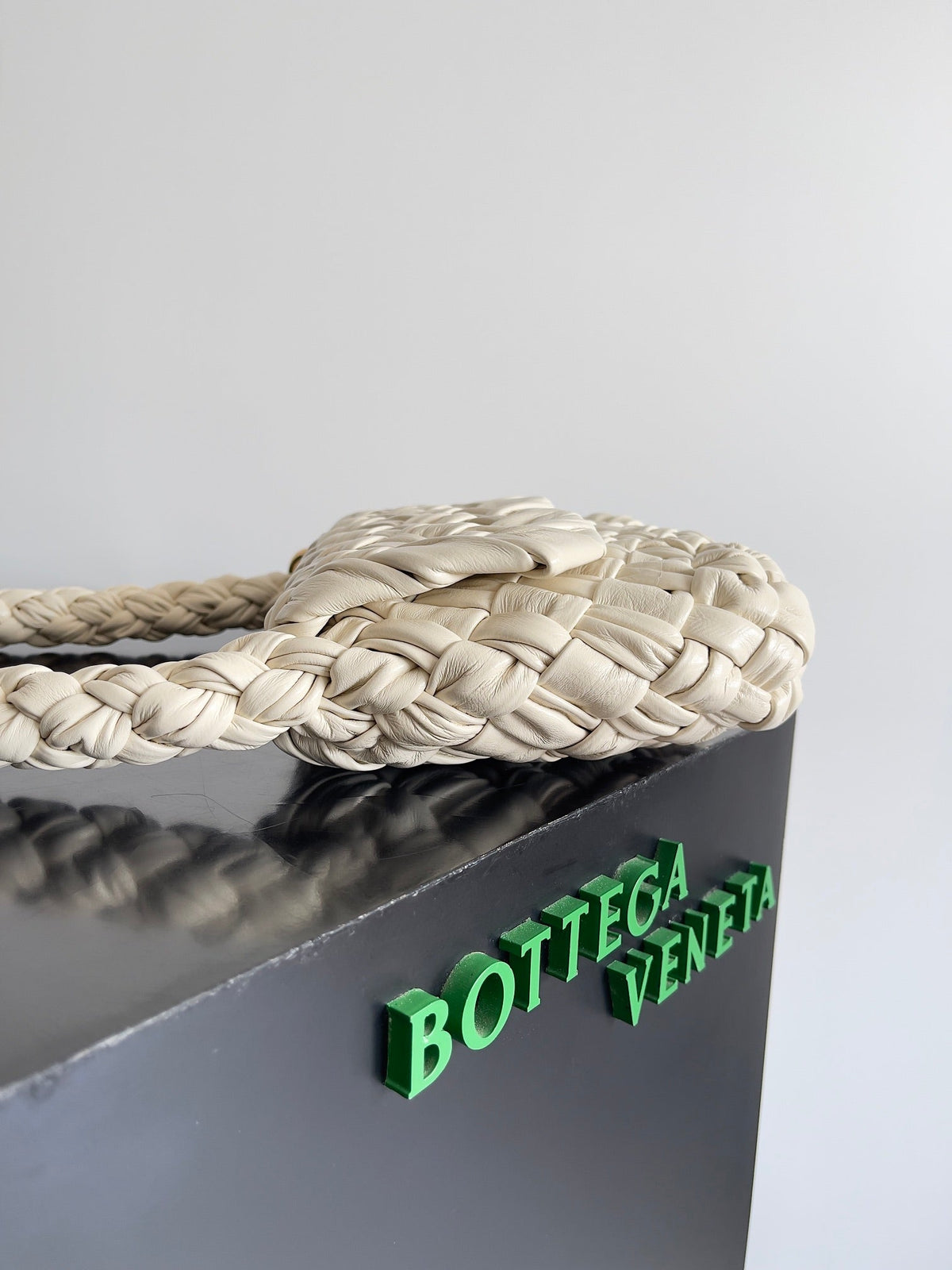 Bottega Veneta Kalimero Città 25 in Off White Calfskin Bag