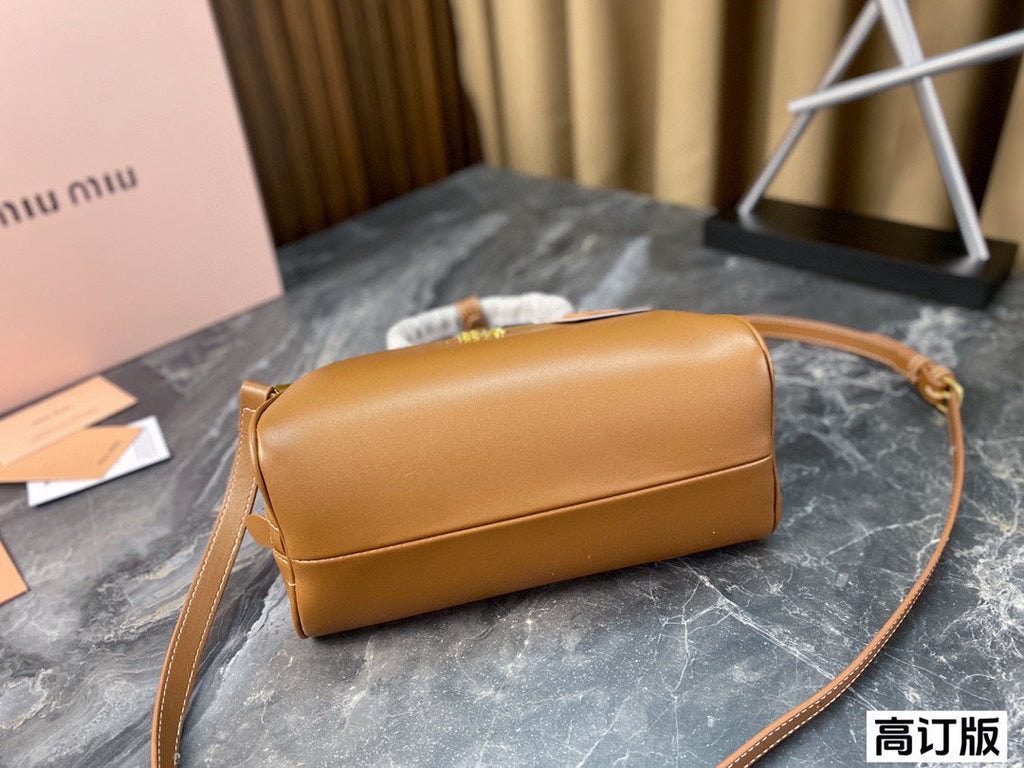 Half - Moon Bag 23 in Caramel Brown Calfskin