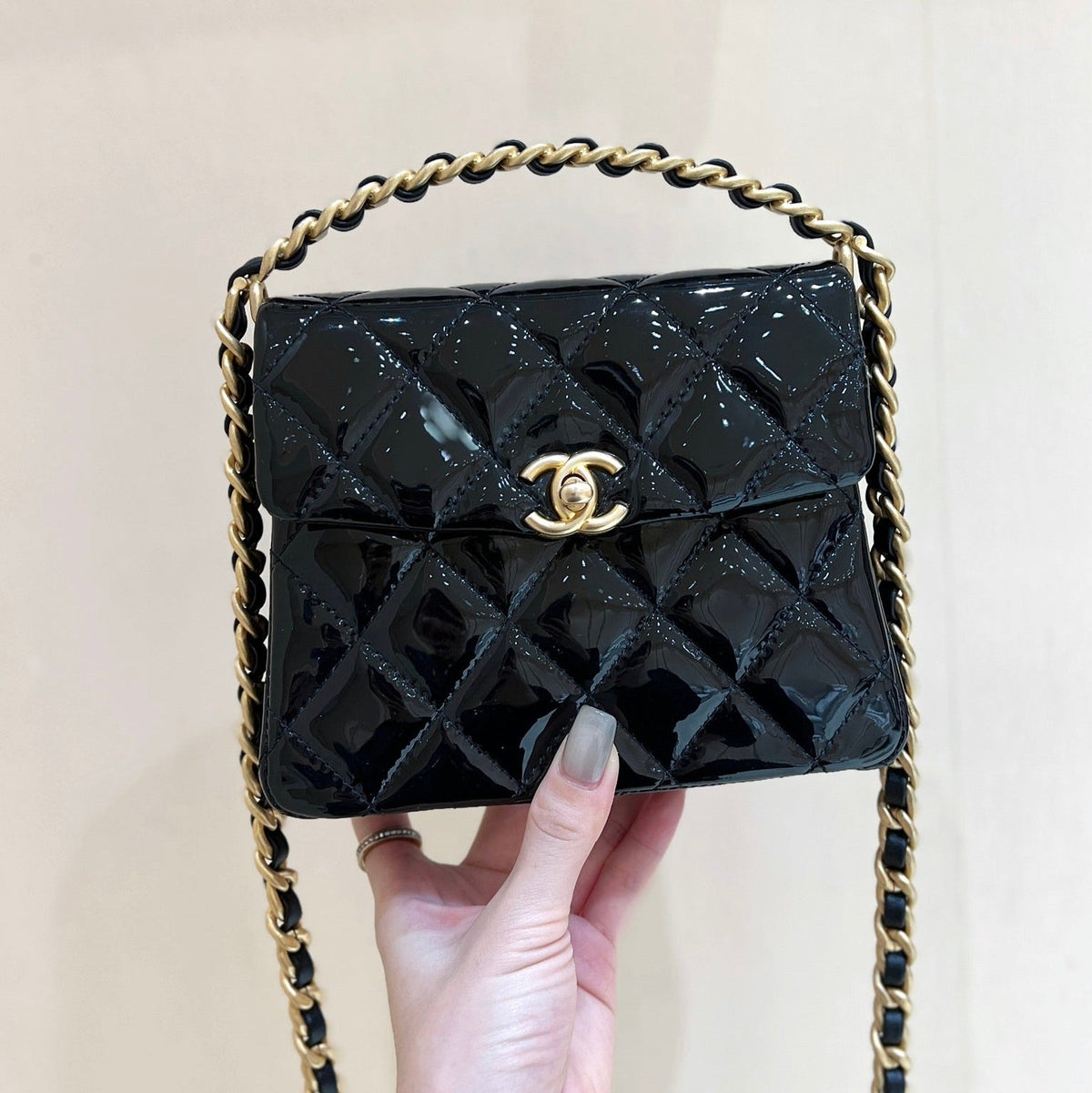 Chanel 25S Tote Crossbody Bag 19 in Black Glossy Leather with Metal Handle