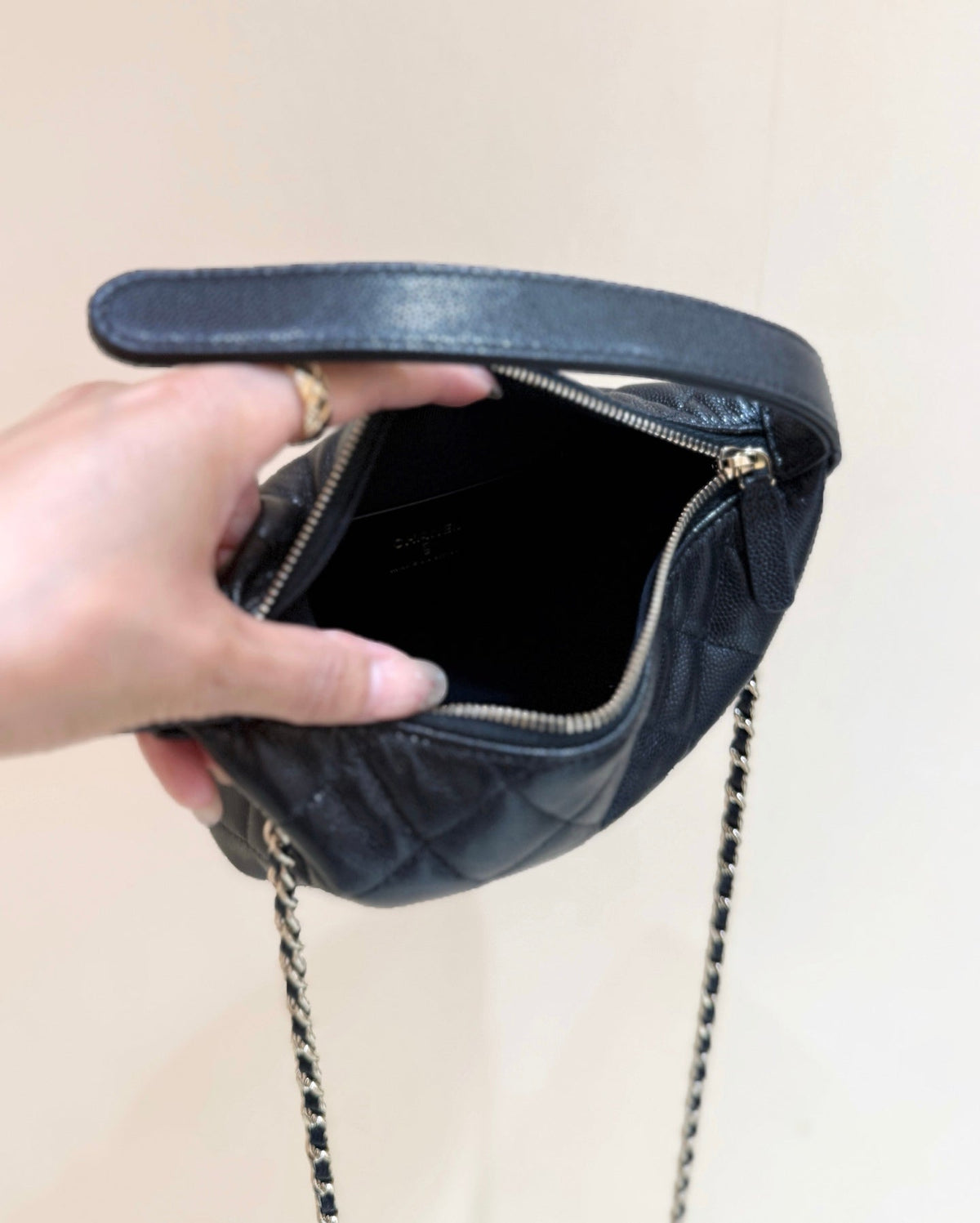 Chanel 25S Hobo Bag 21 in Black Grained Calfskin Embellished Logo