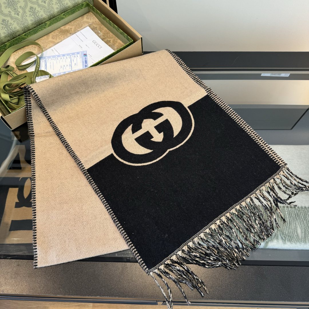 Gucci Black and Beige Fringe Scarf — front